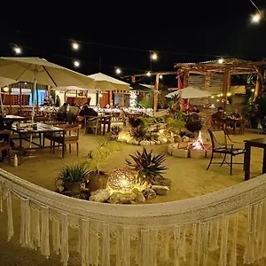 The All Inclusive - Food, Drinks And Transportation To The Beach And Cenotes Hostel